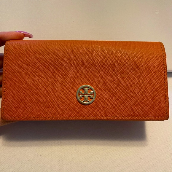 Tory Burch Glasses Case
Pre-owned good condition - Picture 1 of 6